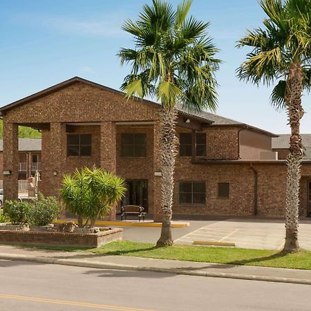 Super 8 By Wyndham Universal City Dış mekan fotoğraf