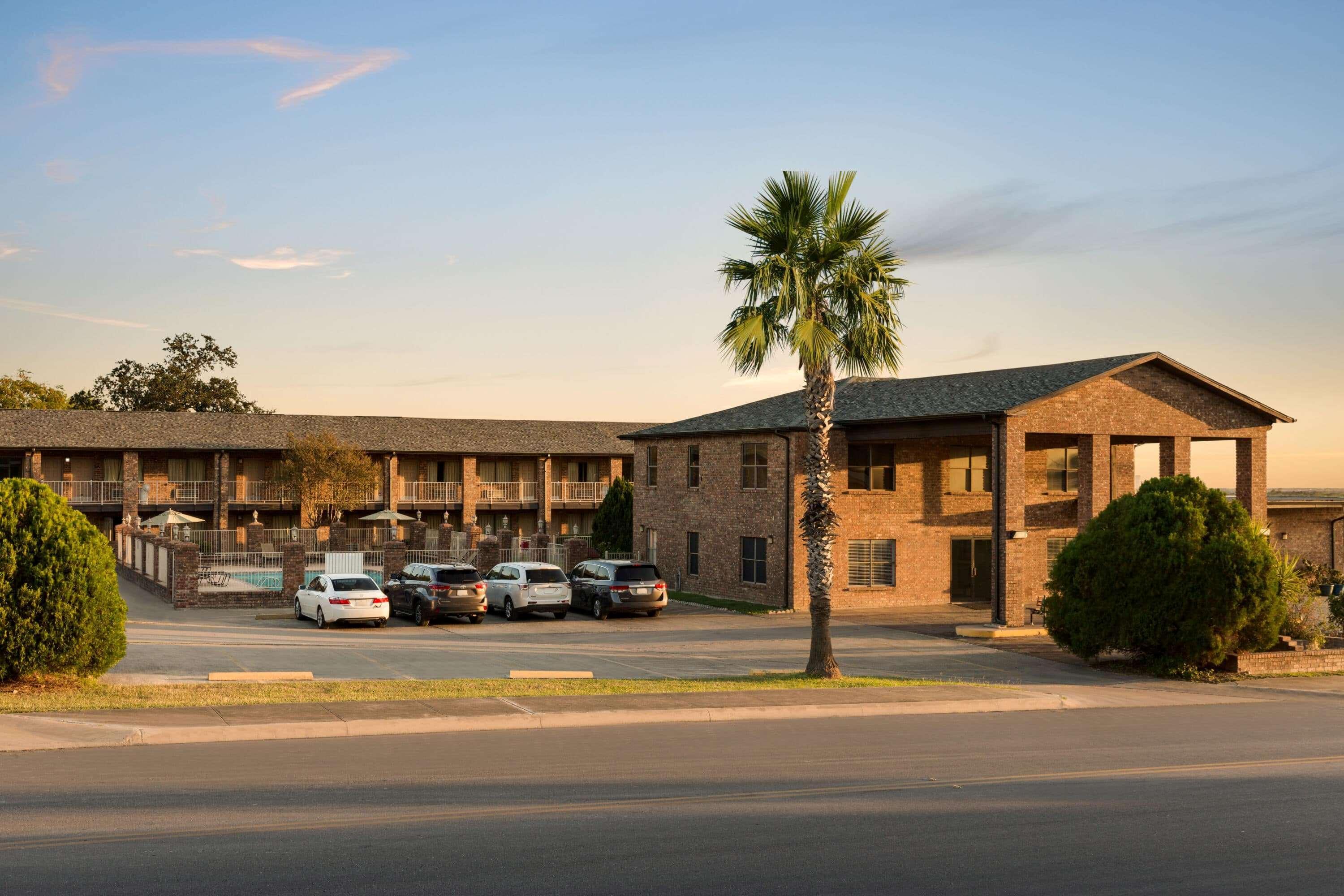 Super 8 By Wyndham Universal City Dış mekan fotoğraf