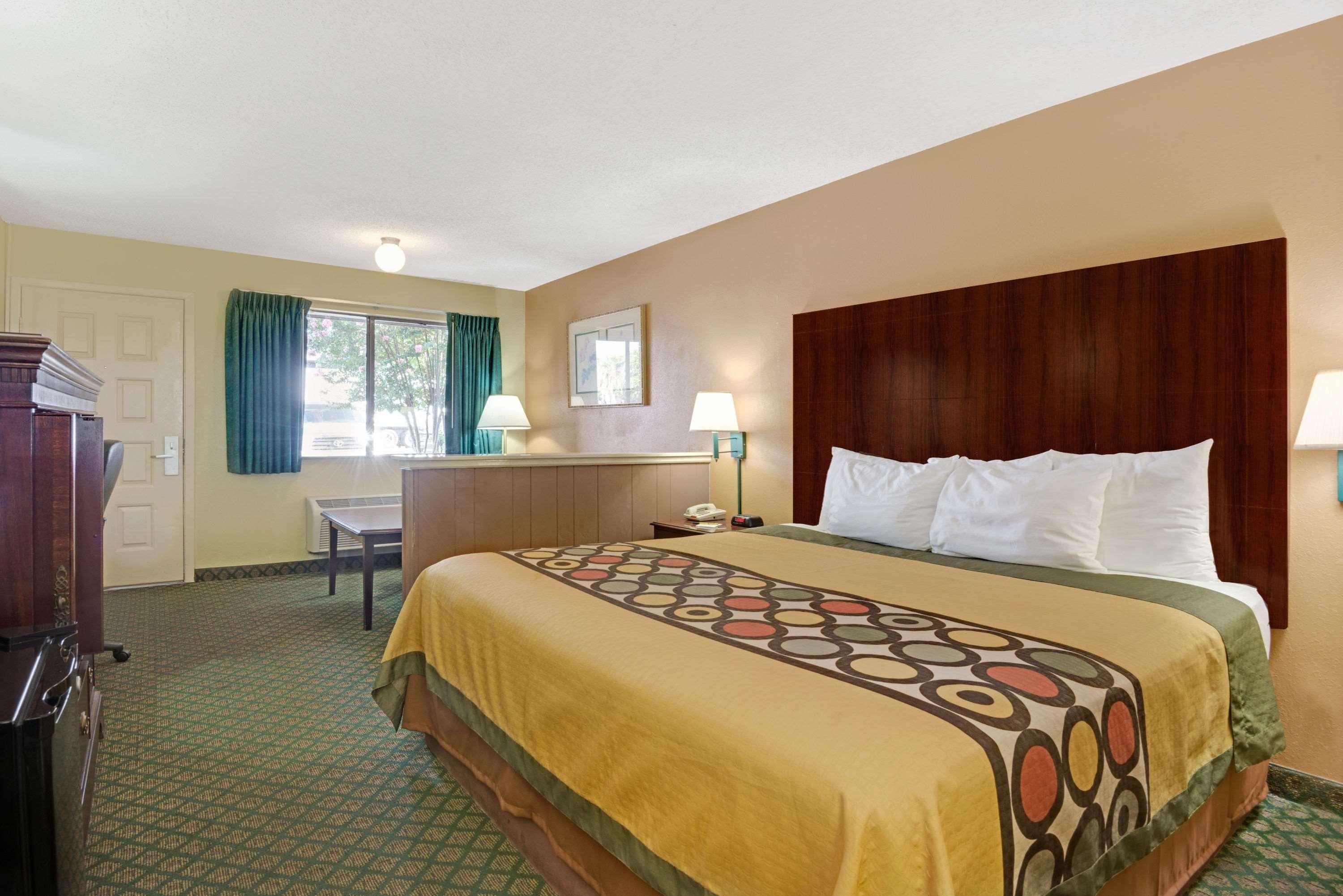 Super 8 By Wyndham Universal City Dış mekan fotoğraf