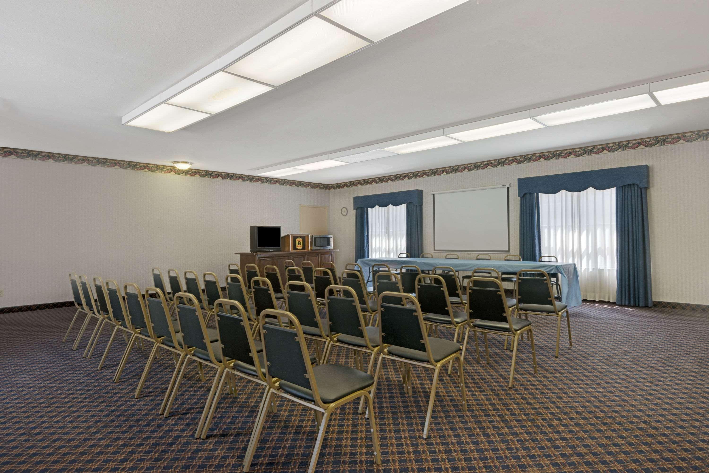 Super 8 By Wyndham Universal City Dış mekan fotoğraf