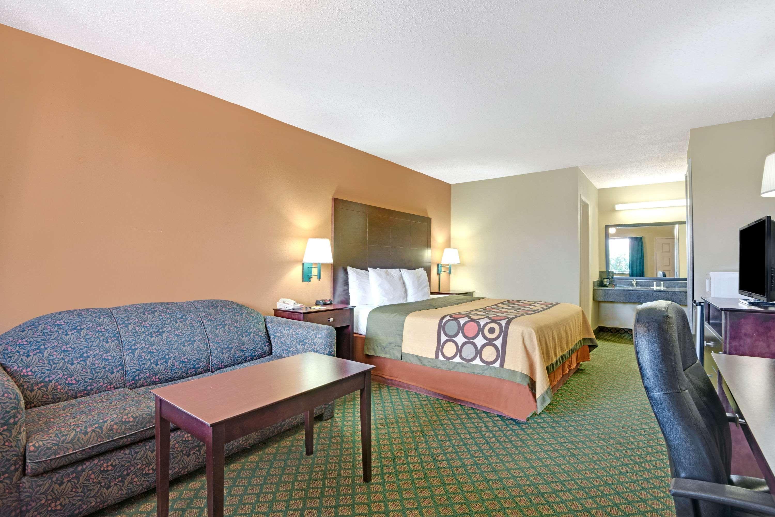 Super 8 By Wyndham Universal City Dış mekan fotoğraf