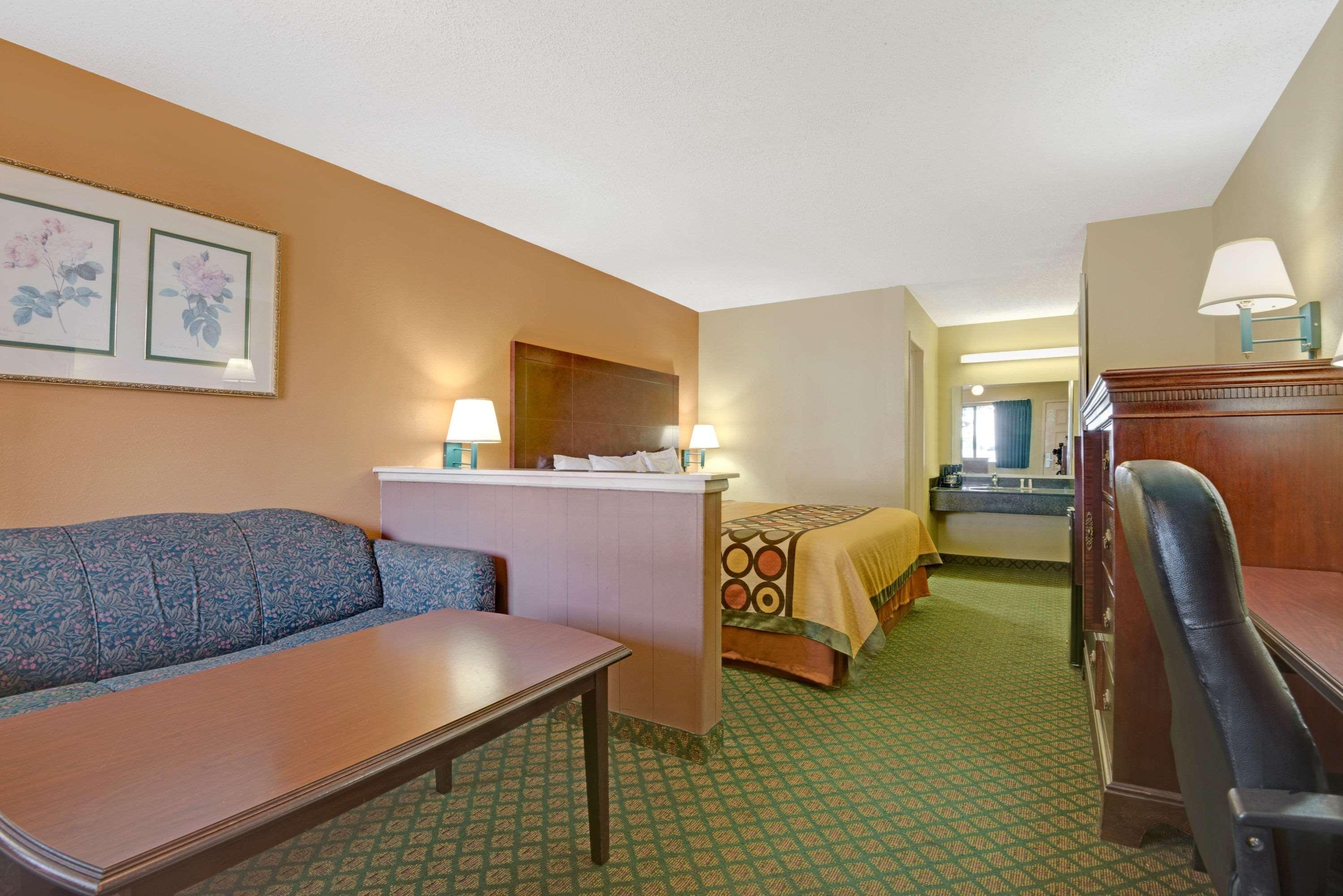 Super 8 By Wyndham Universal City Dış mekan fotoğraf