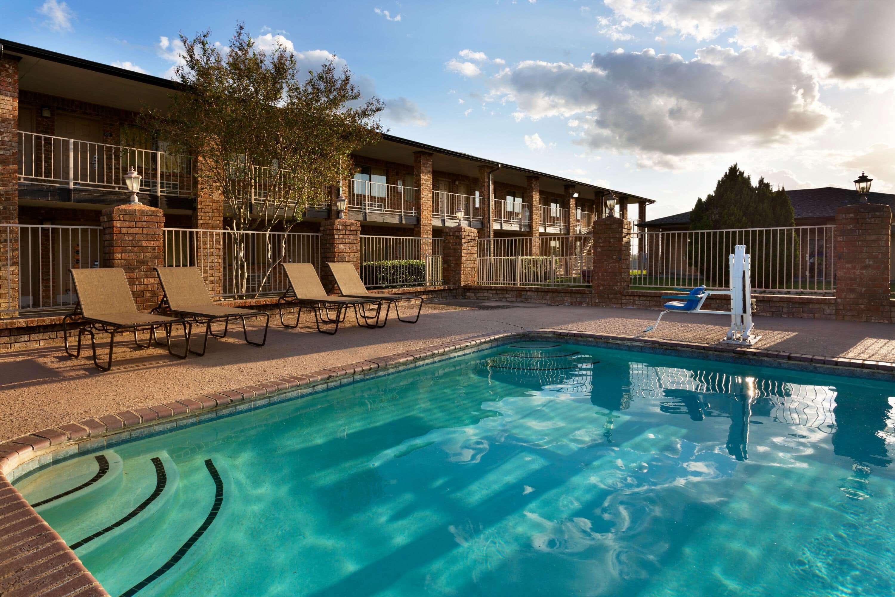 Super 8 By Wyndham Universal City Dış mekan fotoğraf