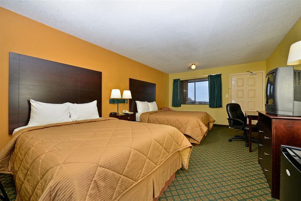 Super 8 By Wyndham Universal City Dış mekan fotoğraf