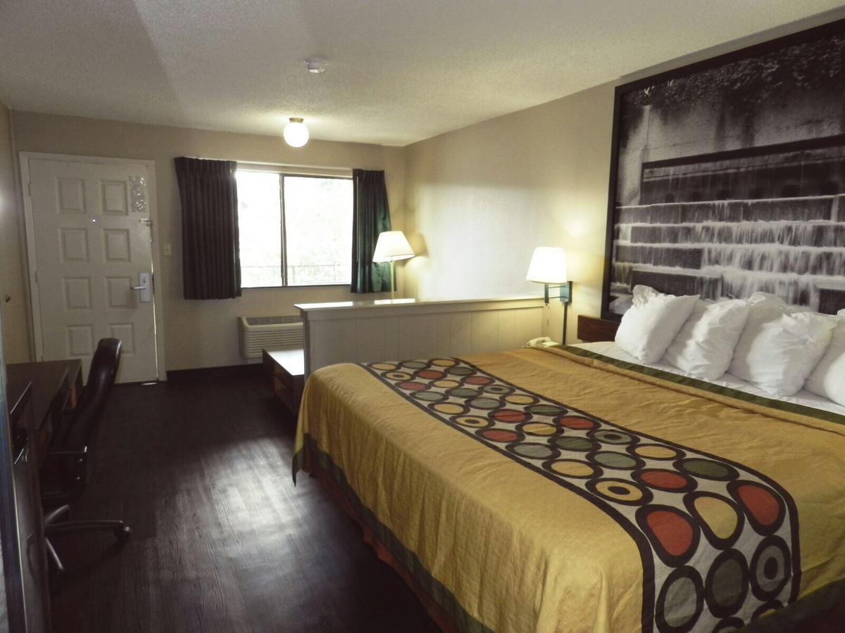 Super 8 By Wyndham Universal City Dış mekan fotoğraf