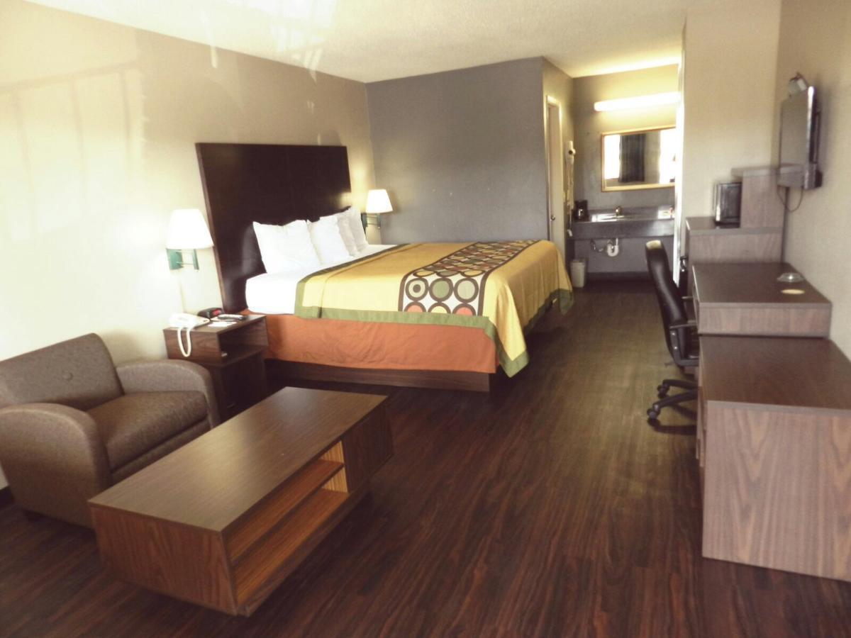 Super 8 By Wyndham Universal City Dış mekan fotoğraf