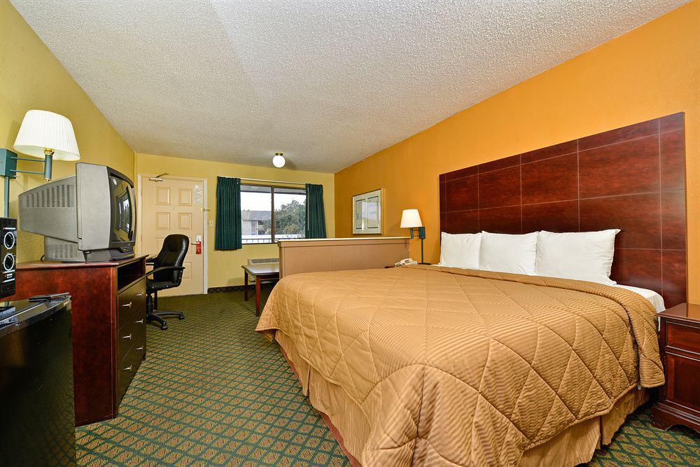 Super 8 By Wyndham Universal City Dış mekan fotoğraf